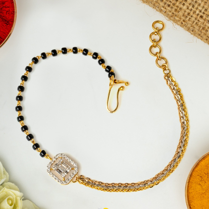 Evara Gleam Hand Mangalsutra